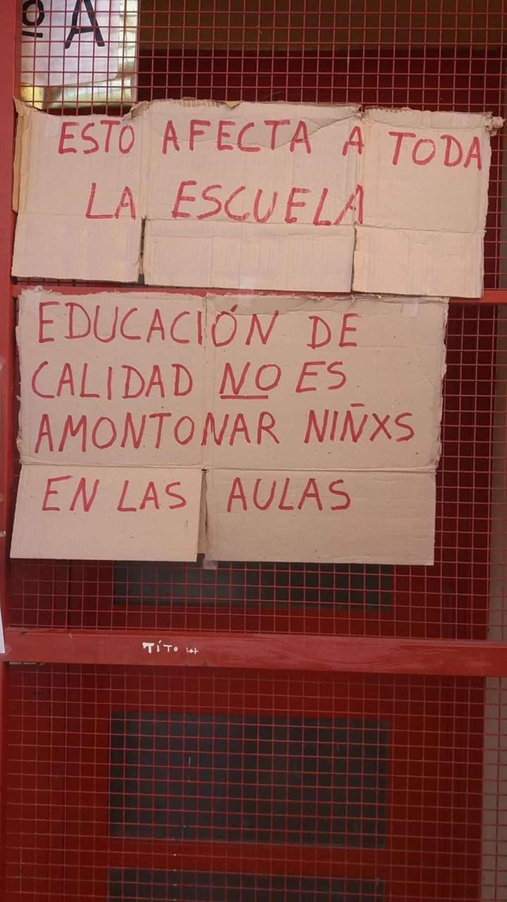 Reclamos de los padres de los alumnos de la Escuela Julio Barrientos, Alta Gracia. Créditos Paolo Funes.