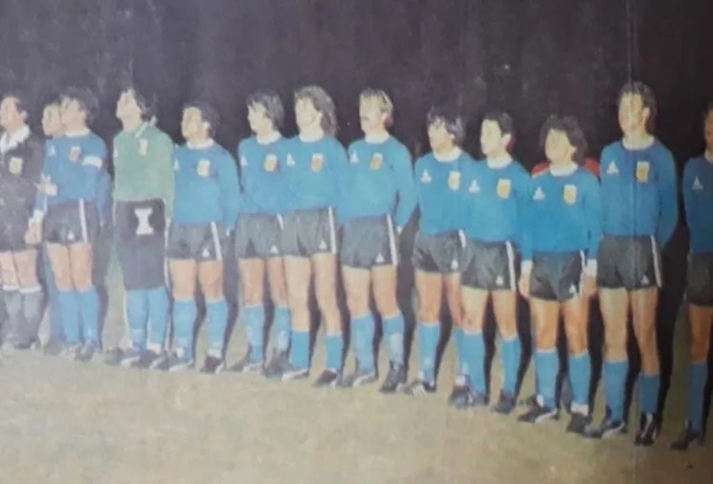 Diego Maradona en San Juan en abril de 1982 integrando la Selección Argentina.
