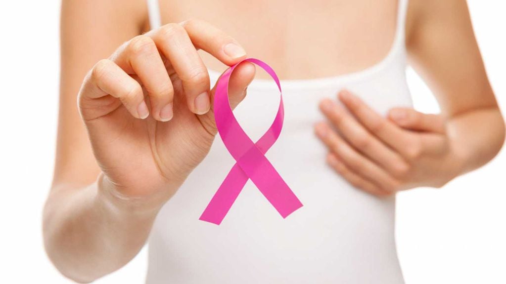 Como el cáncer de próstata en los hombres, el cáncer de mama en las mujeres es uno de los más recurrentes y también evitables con los chequeos pertinentes.