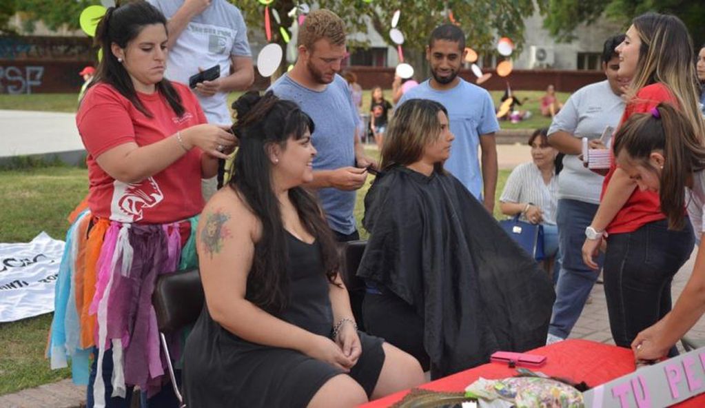 El pelo donado se utilizará para la confección de pelucas oncológicas (Vía Santa Rosa)