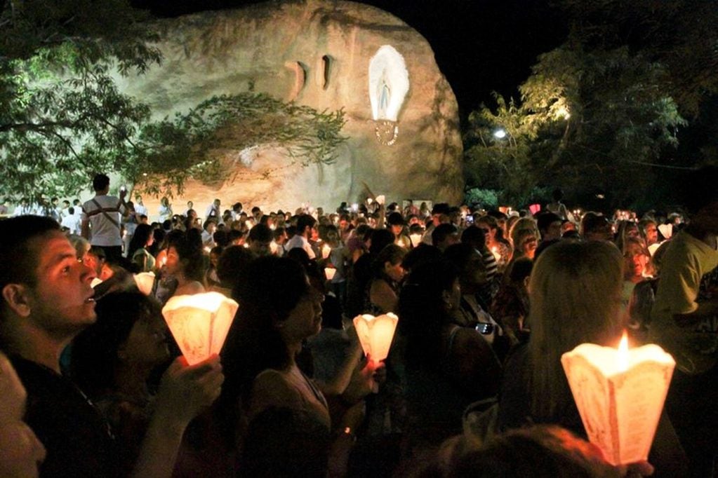 Todos los años miles de fieles visitan la Gruta de Lourdes de San Pedro de Colalao (Ente Tucumán Turismo)