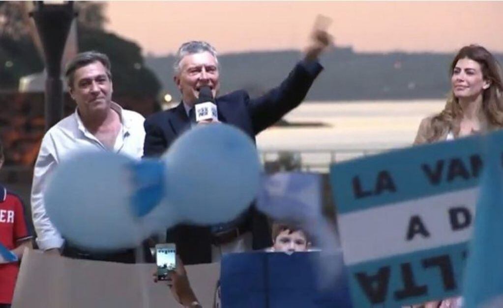 Mauricio Macri en Posadas por el Sí se puede acompañado por el candidato a diputado nacional Alfredo Schiavoni. (Misiones Online)