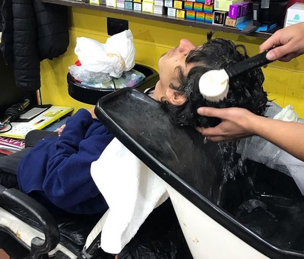 Un estilista sanjuanino se ofreció a cortarle el pelo
