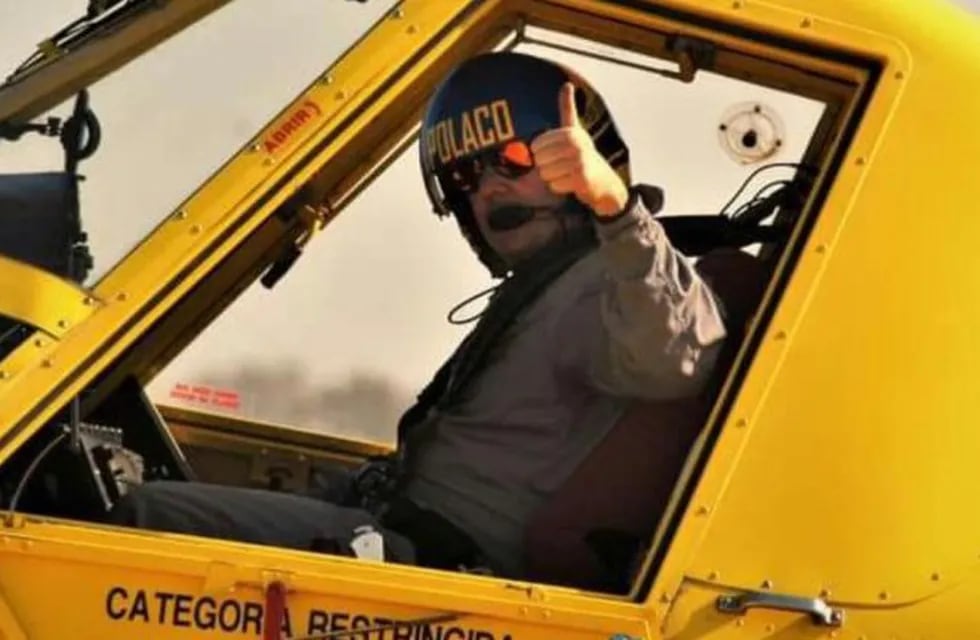 El Polaco, piloto de aviones hidrantes en Córdoba, listo para su vuelo.