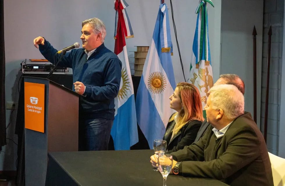 El Gobernador Martín Llaryora en Arroyito junto al intendente Gustavo Benedetti