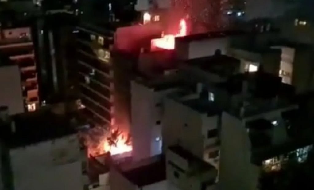 Incendio en el departamento de Felipe Pettinato en Belgrano.