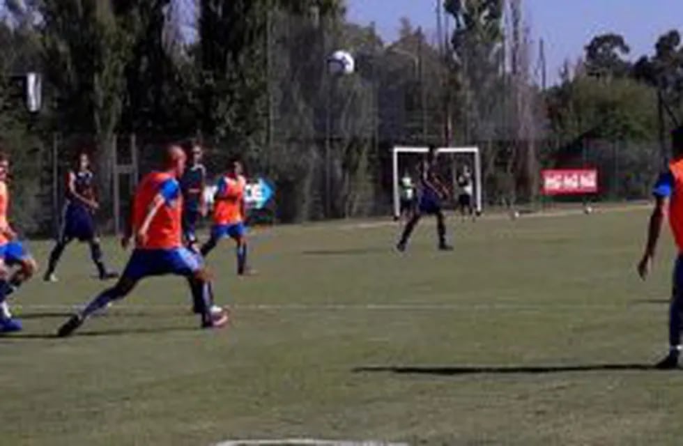 Talleres empató sin goles con Vu00e9lez, en amistoso de preparación disputado en Buenos Aires.