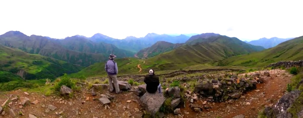 Imponente vista de las montañas de la región Yungas de Jujuy, por donde pasa el Qhapac Ñan, el ancestral Camino del Inca.