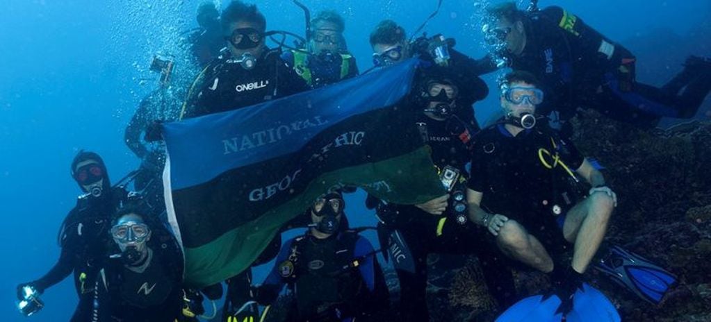 Equipo de National Geographic realizando trabajos en pos de la Reserva Yaganes