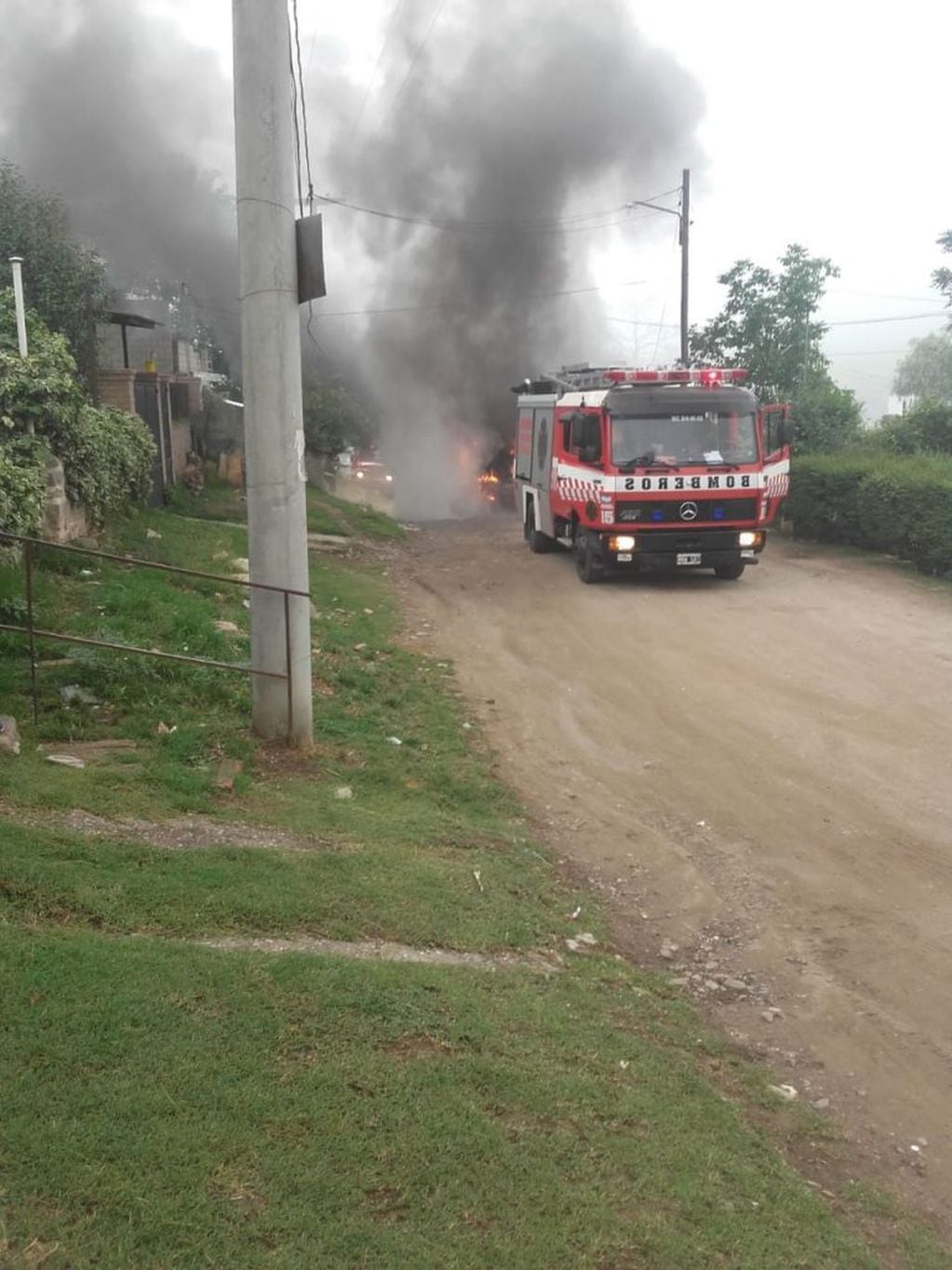 Incendio de un colectivo de Intercórdoba en Río Ceballos.