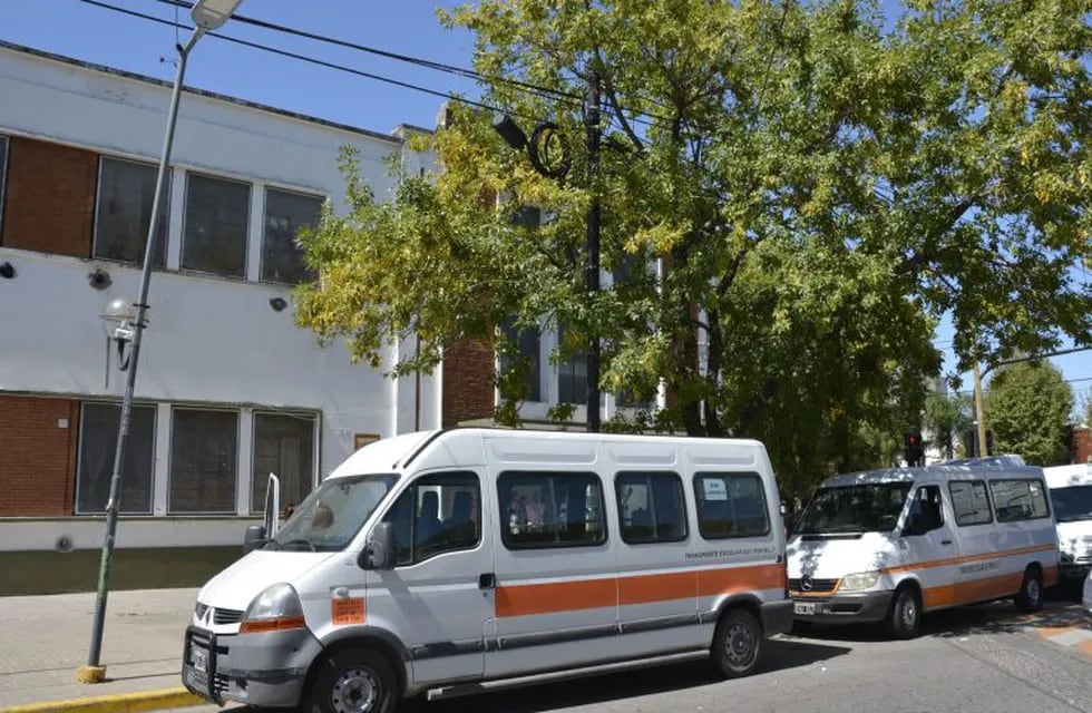 El intendente de La Plata estableció medidas de reducción impositiva para taxis, remises y transportes escolares (Municipalidad de La Plata)