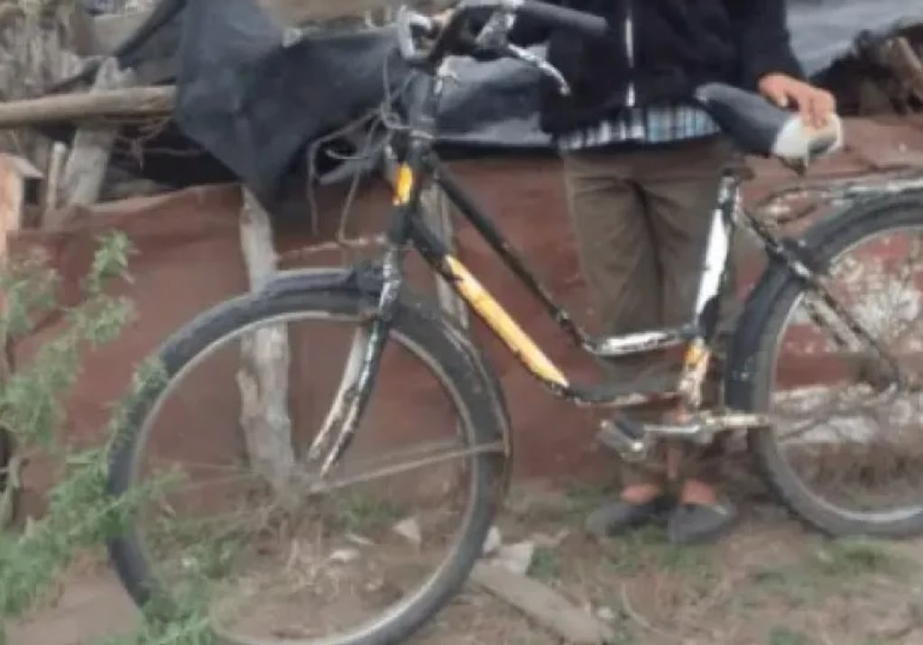 Maestro correntino junta plata para darle bicicletas a sus alumnos y que puedan ir a la escuela.