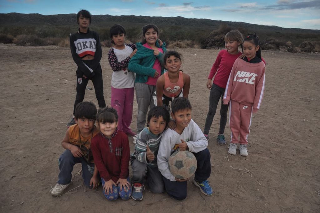 Los niños que buscan ayudar los chicos de "Covid- photo Mendoza".