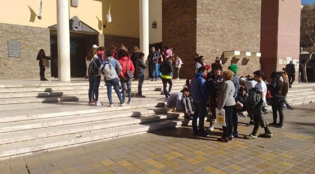 Los jóvenes se reunieron en la Catedral de San Juan.