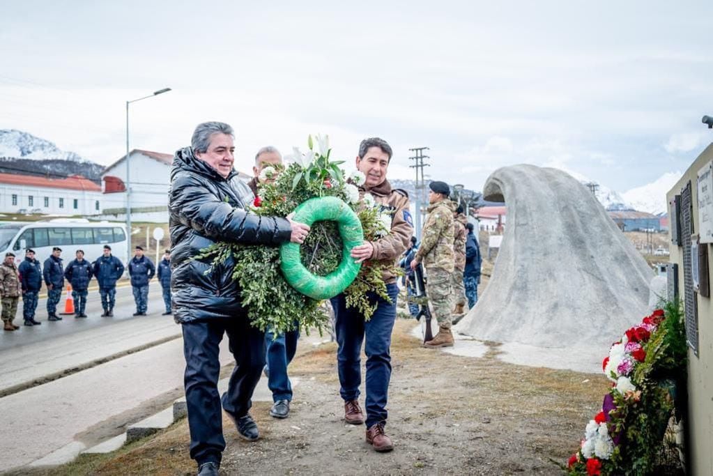 Ushuaia: realizaron homenaje a los 77 tripulantes fallecidos en el ARA Fournier