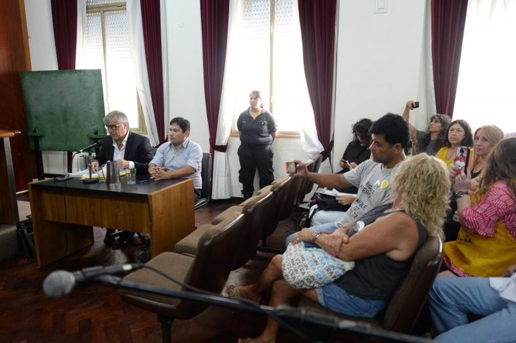Juicio por inundaciones en La Plata: vecinos reclaman que ni Scioli ni Bruera fueran juzgados
