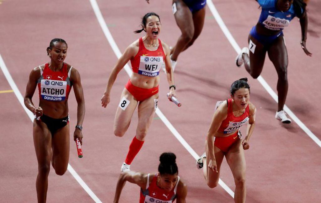 Las dos deportistas chinas empezaron a correr para atrás, en sentido contrario a las demás.