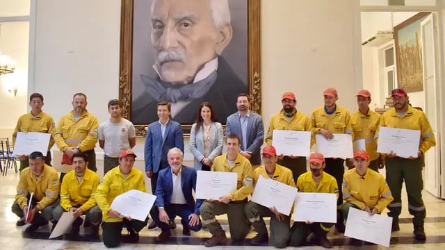 Reconocieron en la Legislatura de Mendoza a bomberos que trabajaron en los incendios de Corrientes