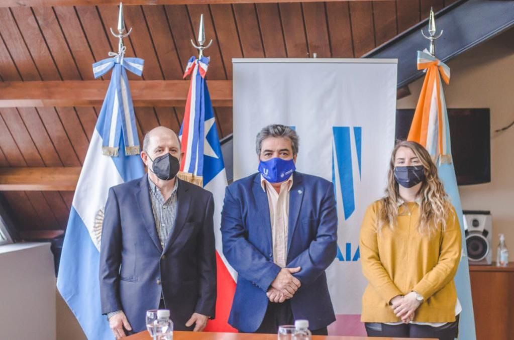 Los funcionarios municipales despidieron al Cónsul de Chile en Ushuaia en nombre del intendente Walter Vuoto y la ciudad.