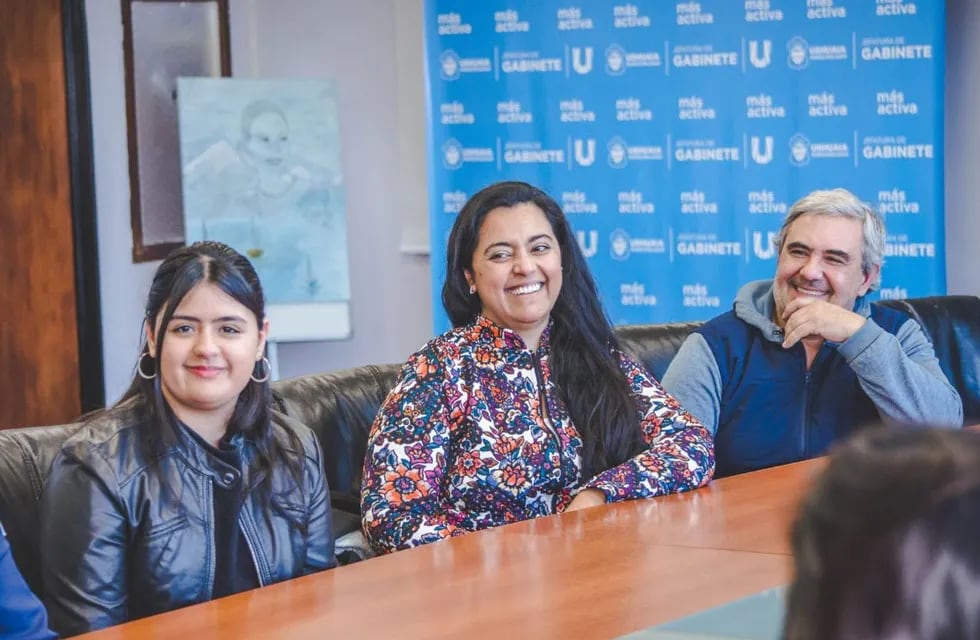Funcionarios de Ushuaia recibieron a la fueguina que viajará a República Checa