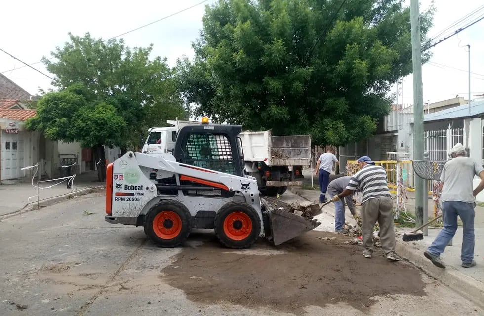 Reparación de calle en Roca al 1.000