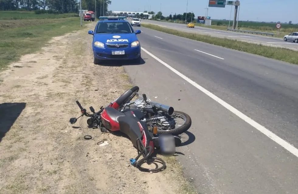 Los Cedros: una pareja de motociclistas despistaron de Ruta 5 y resultaron heridos