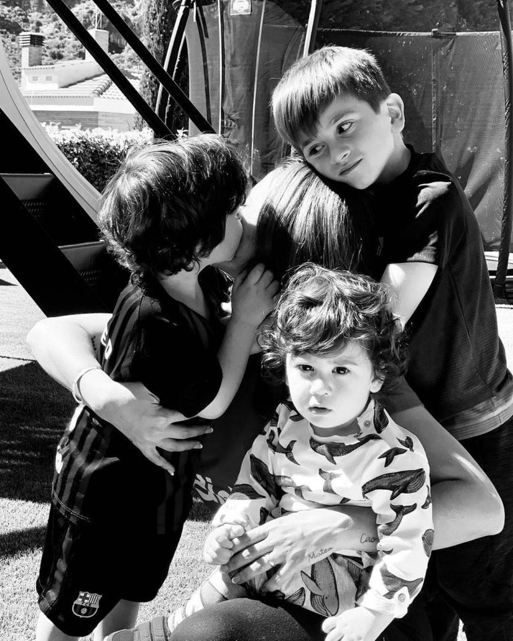 Anto Roccuzzo con sus tres "gorditos hermosos", como ella los llama en sus redes sociales (Instagram/ antonelaroccuzzo)