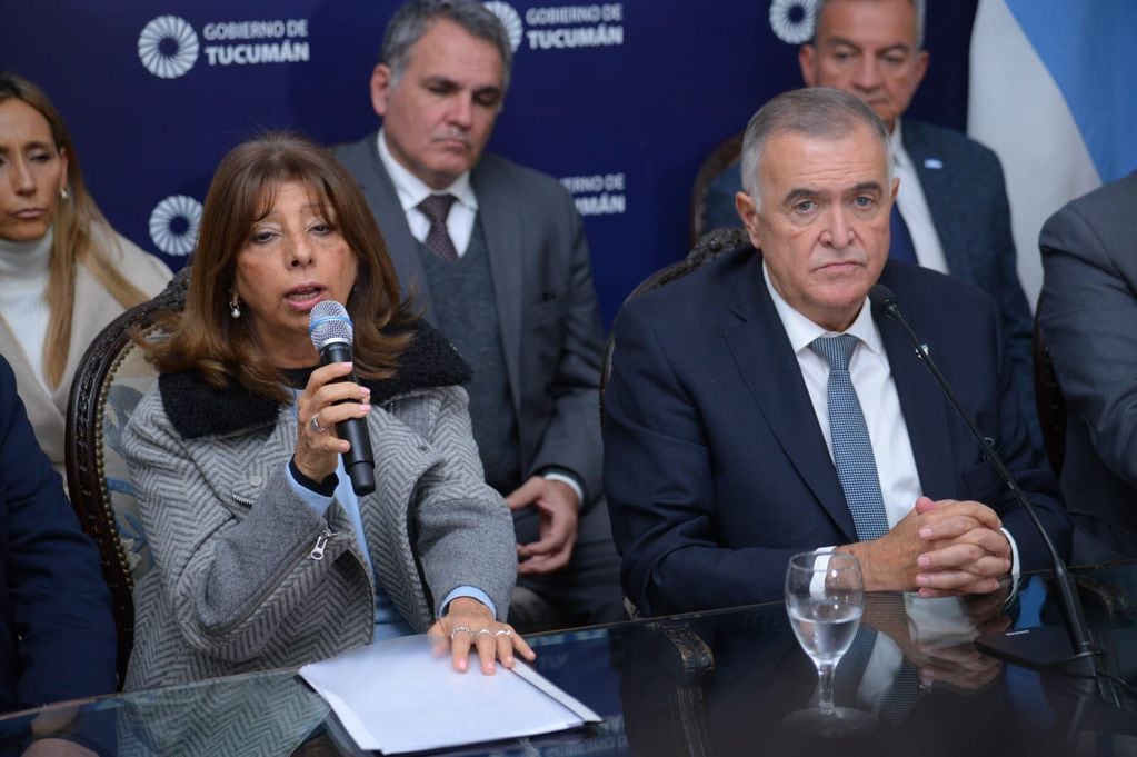 La ministra Susana Montaldo junto al Gobernador, Osvaldo Jaldo.
