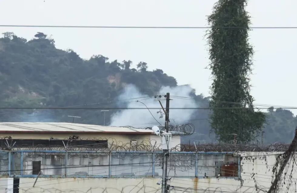 Desde el fin de semana se registraron violentos episodios en la Penitenciaría del Litoral, Ecuador. Foto: EFE / Jonathan Miranda.