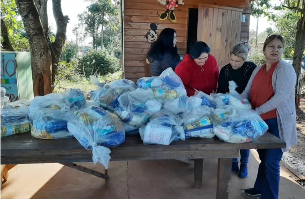 Hicieron entrega de alimentos a varios merenderos de Puerto Iguazú.