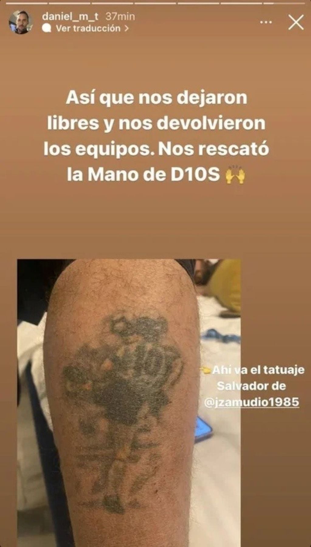 La imagen del tatuaje de Diego Maradona que salvó a un equipo periodístico chileno.