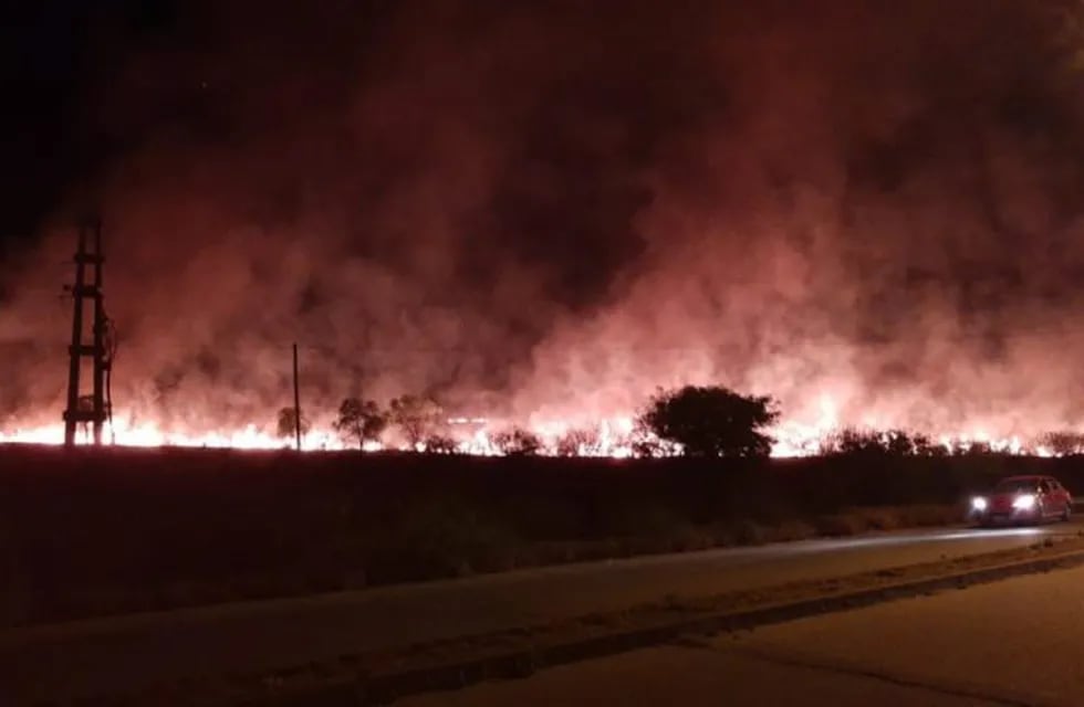 Bomberos de Pérez trabajaron durante cinco horas en un incendio de gran magnitud en Soldini