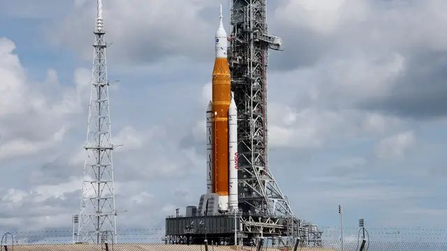 El sistema de lanzamiento SLS del programa Artemisa, con la cápsula Orión.