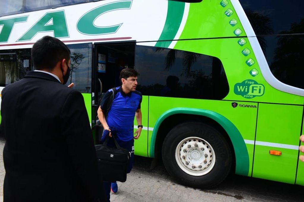 Medina. Talleres llega a Santiago del Estero al hotel donde se hospedara para jugar la final de la Copa Argentina (José Hernández /La Voz)