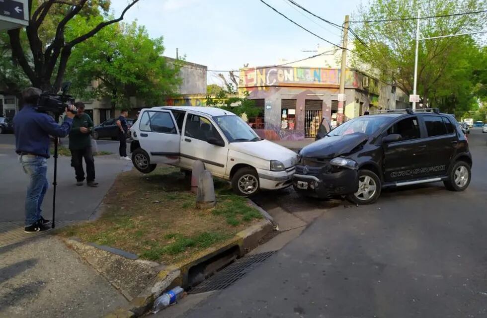 El choque ocurrió en la esquina de Colón y Cerrito. (@somosrosariook)