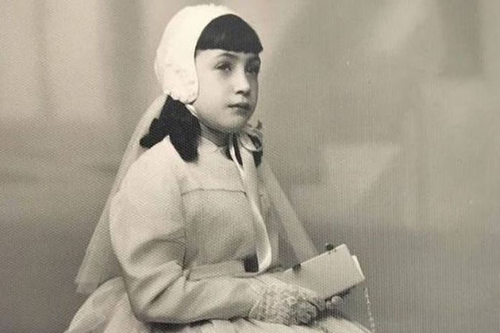 Moria Casán en su primera comunión y el parecido con su hija, Sofía Gala Castiglione.