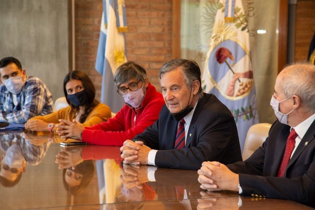 Autoridades de la UNCuyo encabezaron un reconocimiento a los deportistas mendocinos que representaron a la Argentina en los Juegos Olímpicos Tokio 2020.