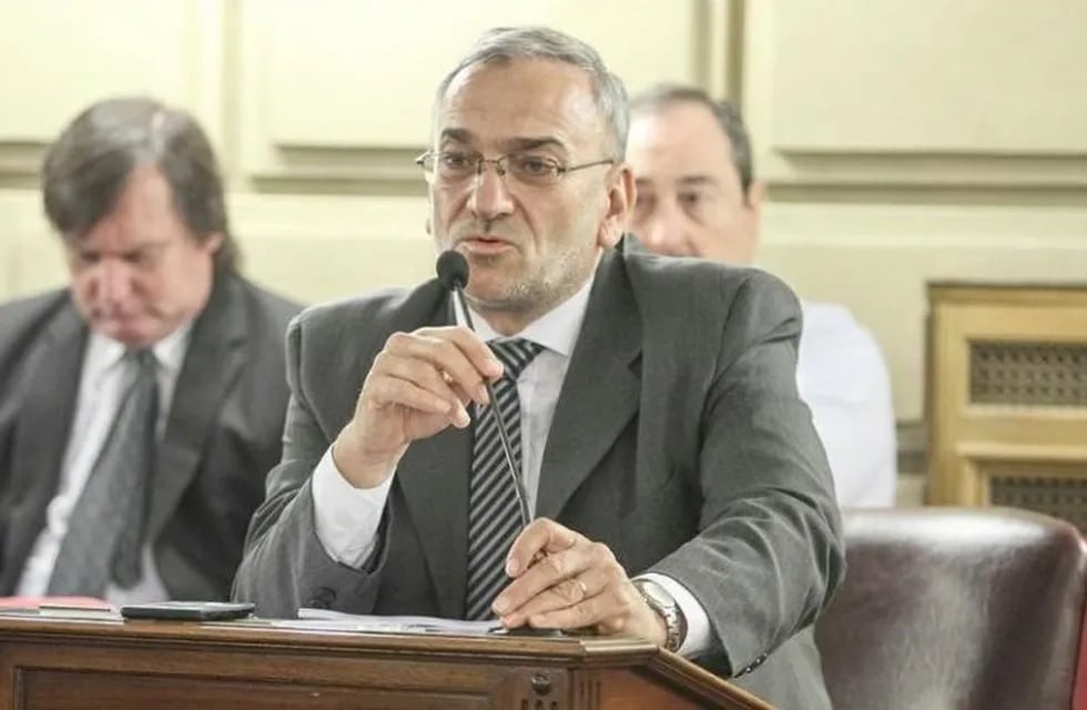 El senador de Castellanos, Alcides Calvo, fue el autor del proyecto (Prensa Alcides Calvo)