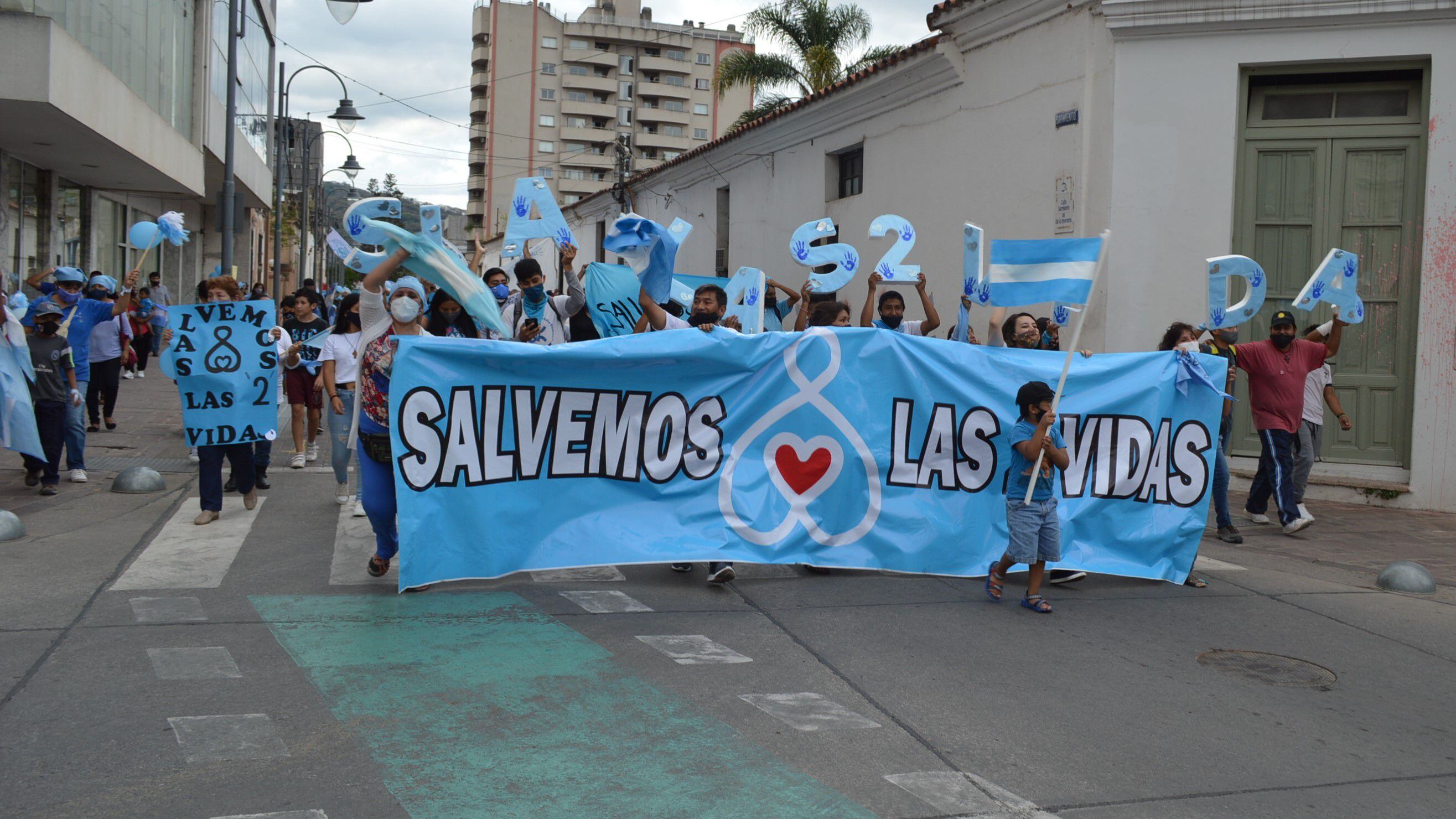La manifestación por las dos vidas se recorrió las calles céntricas en San Salvador de Jujuy.