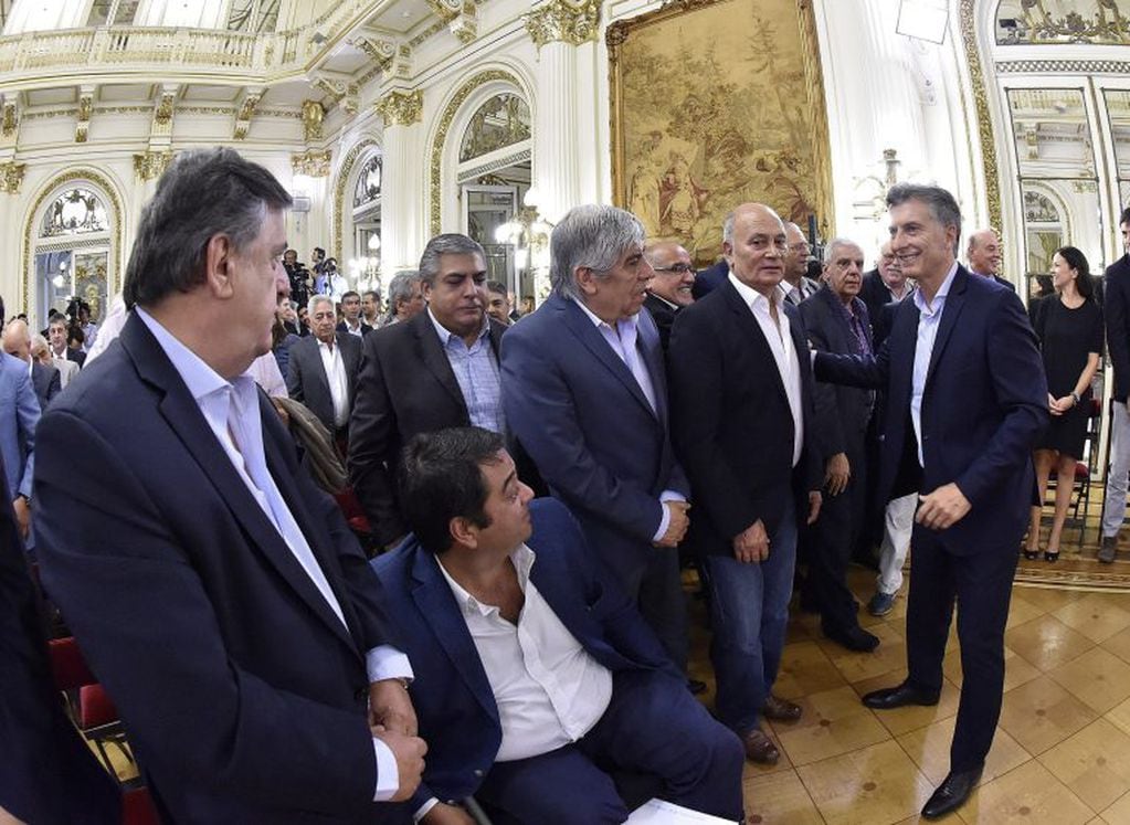 Mauricio Macri, Jorge Triaca y Hugo Moyano en Casa Rosada (DYN)