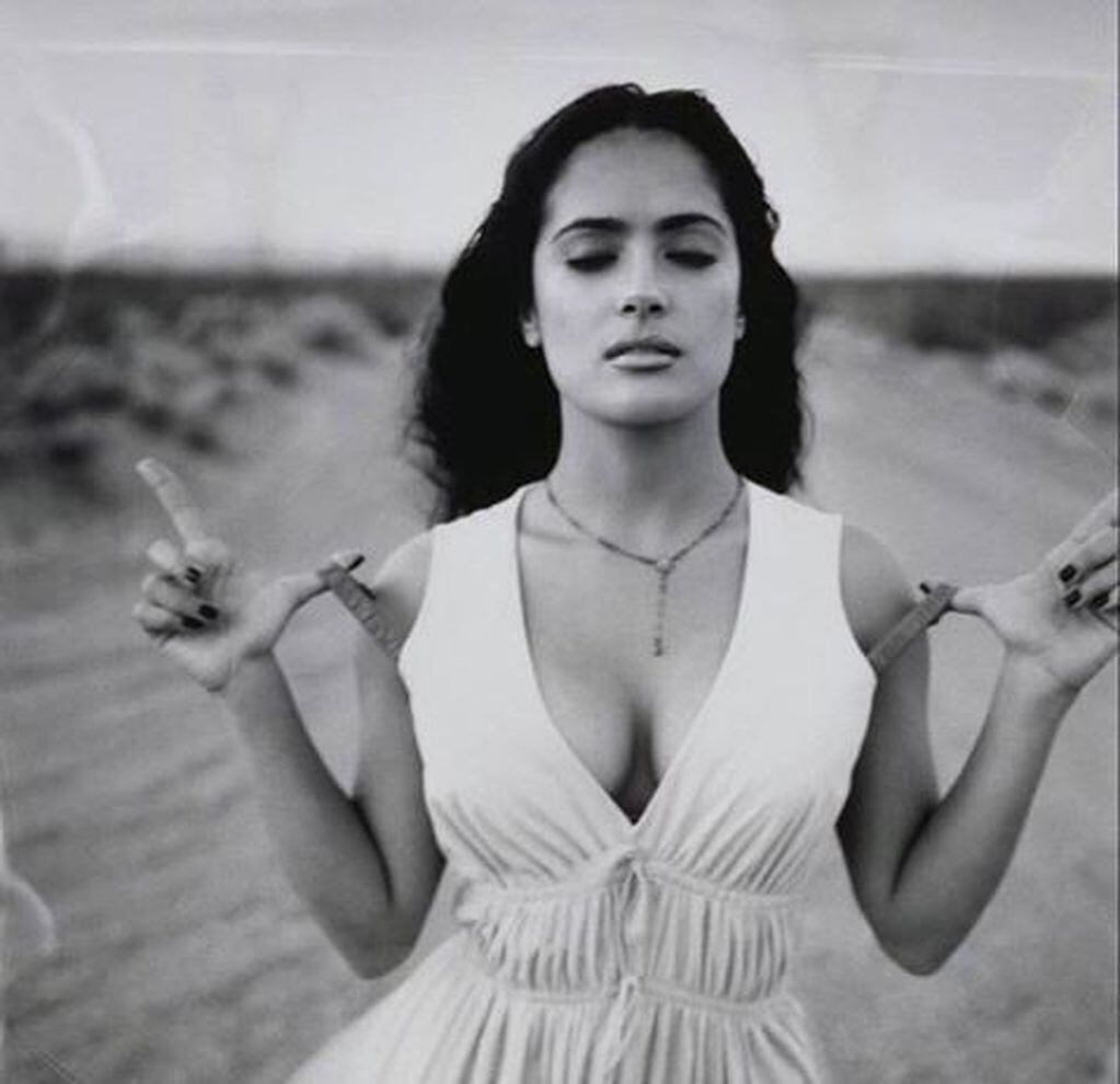 Salma Hayek revolucionó Instagram con su escote