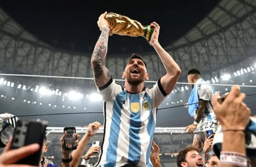 La Copa del Mundo tiene su réplica en Rosario, ciudad de Lionel Messi.