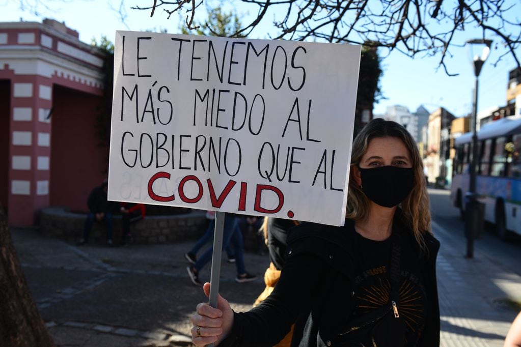 Cientos de cordobeses se movilizaron en contra de las restricciones sanitarias (José Hernández)