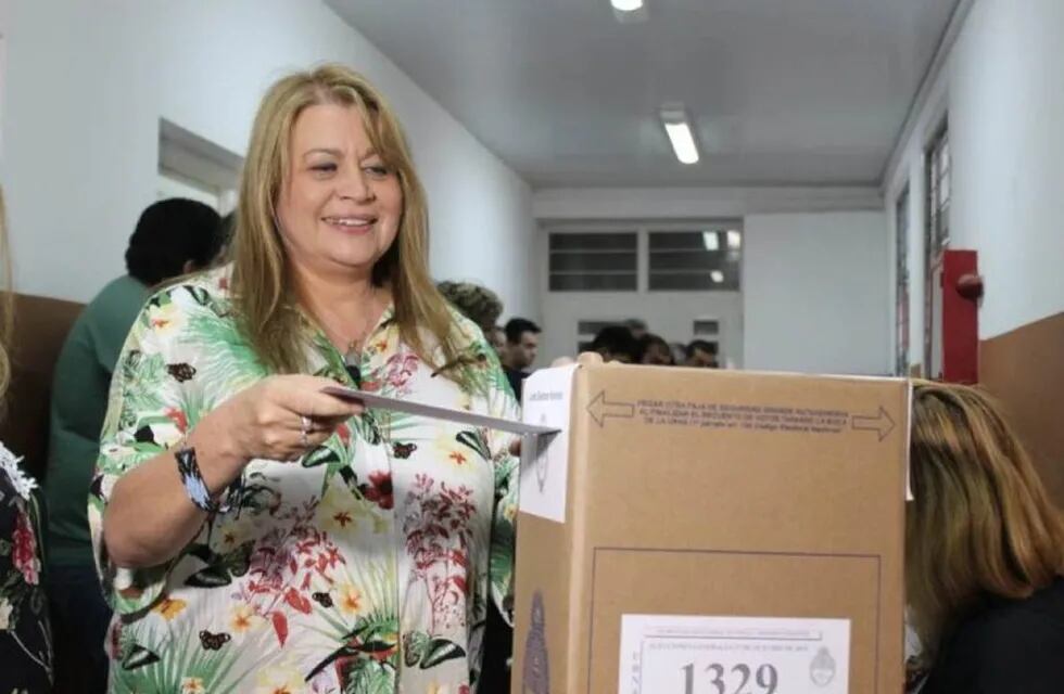 Ivonne Aquino votó en Oberá.