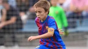 Pedro Juárez, el salteño de 8 años que la rompe jugando al fútbol en el Barcelona.