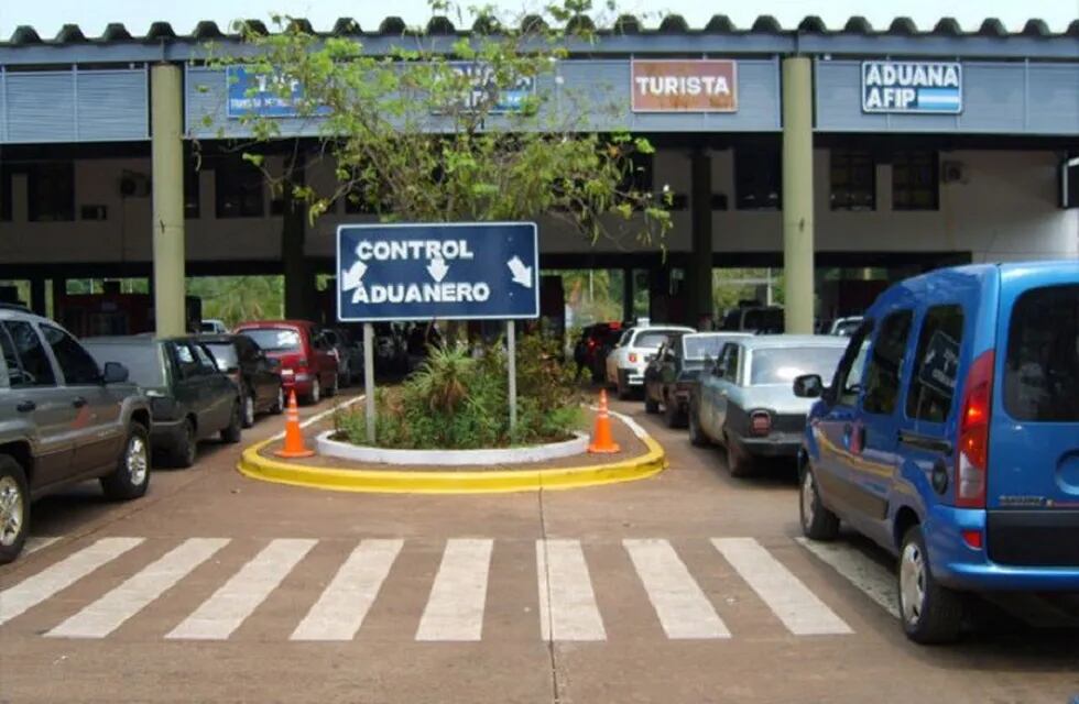 Taxistas y remiseros de Iguazú y Foz de Iguazú serán beneficiados en el paso de frontera.
