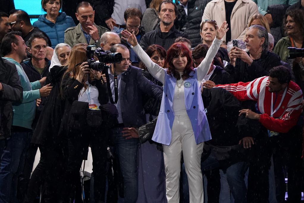 Cristina Kirchner fue ovacionada por una multitud. Foto: Clarín.