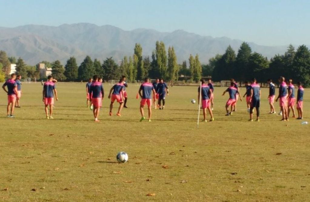 La última práctica de Independiente Rivadavia de cara al partido del domingo ante Estudiantes de San Luis.