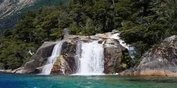 Cascada escondida al final del Brazo Tristeza, Bariloche