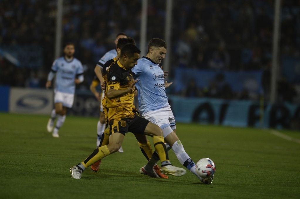 Belgrano enfrentó a Mitre en el Gigante de Alberdi por la Primera Nacional. (Ramiro Pereyra / La Voz)